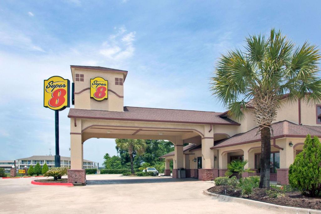 Super 8 by Wyndham Humble/Fm 1960/Hwy 59 Main image 1